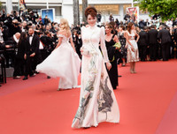 [ẢNH] Phản cảm loạt váy 