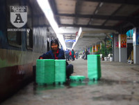 [Ảnh] Những khoảnh khắc bình dị nơi ‘xóm đường tàu’ khi bình minh lên