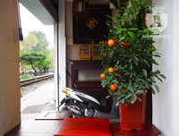 [Ảnh] Những khoảnh khắc bình dị nơi ‘xóm đường tàu’ khi bình minh lên