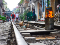 [Ảnh] Những khoảnh khắc bình dị nơi ‘xóm đường tàu’ khi bình minh lên