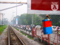 [Ảnh] Những khoảnh khắc bình dị nơi ‘xóm đường tàu’ khi bình minh lên