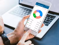 [ẢNH] Vệ sinh điện thoại đúng cách chống lây nhiễm virus Covid-19