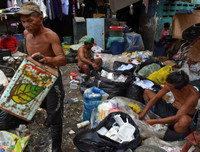 Pagpag - món thịt thừa từ bãi rác ám ảnh cuộc sống dân nghèo Philippines