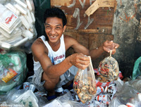 Pagpag - món thịt thừa từ bãi rác ám ảnh cuộc sống dân nghèo Philippines