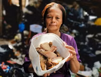 Pagpag - món thịt thừa từ bãi rác ám ảnh cuộc sống dân nghèo Philippines