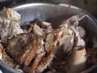 Pagpag - món thịt thừa từ bãi rác ám ảnh cuộc sống dân nghèo Philippines