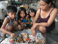 Pagpag - món thịt thừa từ bãi rác ám ảnh cuộc sống dân nghèo Philippines