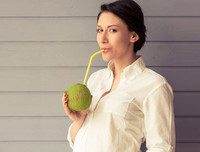 [ẢNH] Những công dụng bất ngờ của nước dừa đối với sức khỏe