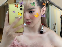 [ẢNH] Thử thách đặt son lên xương quai xanh khiến mỹ nhân Việt 