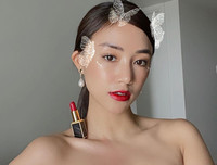 [ẢNH] Thử thách đặt son lên xương quai xanh khiến mỹ nhân Việt 