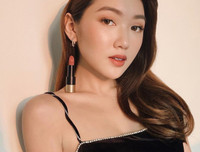 [ẢNH] Thử thách đặt son lên xương quai xanh khiến mỹ nhân Việt 