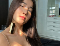 [ẢNH] Thử thách đặt son lên xương quai xanh khiến mỹ nhân Việt 