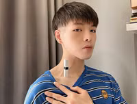 [ẢNH] Thử thách đặt son lên xương quai xanh khiến mỹ nhân Việt 