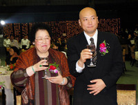 [ẢNH] Khối tài sản của những cặp vợ chồng quyền lực, giàu có nhất nhì làng giải trí châu Á