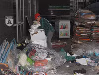 [ẢNH] Tổng vệ sinh các ký túc xá Sinh viên được trưng dụng làm khu cách ly tại Mỹ Đình II