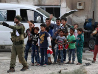 [ẢNH]: Đau lòng cuộc sống bấp bênh của các em nhỏ trong cuộc chiến ở đông bắc Syria