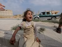 [ẢNH]: Đau lòng cuộc sống bấp bênh của các em nhỏ trong cuộc chiến ở đông bắc Syria
