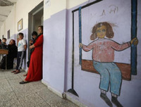 [ẢNH]: Đau lòng cuộc sống bấp bênh của các em nhỏ trong cuộc chiến ở đông bắc Syria