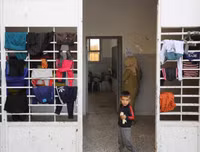 [ẢNH]: Đau lòng cuộc sống bấp bênh của các em nhỏ trong cuộc chiến ở đông bắc Syria