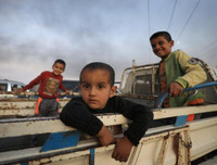 [ẢNH]: Đau lòng cuộc sống bấp bênh của các em nhỏ trong cuộc chiến ở đông bắc Syria