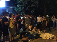 [ẢNH] Hiện trường ba vụ tai nạn giao thông liên tiếp ở Hà Nội trong đêm 22-4