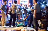 [ẢNH] Hiện trường ba vụ tai nạn giao thông liên tiếp ở Hà Nội trong đêm 22-4