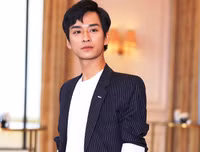 [ẢNH] Sự thay đổi phong cách ngoạn mục của dàn diễn viên phim 