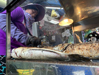 [ẢNH] Ngày vía Thần Tài 2020: Những mặt hàng đắt khách ngoài... vàng