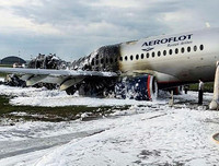 Hiện trường máy bay Superjet bốc cháy ở Moscow, ít nhất 41 người thiệt mạng