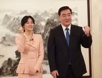 [ẢNH] Những hành động đẹp của nghệ sĩ Hàn Quốc trong đại dịch Covid-19