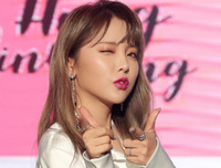 [ẢNH] Những hành động đẹp của nghệ sĩ Hàn Quốc trong đại dịch Covid-19