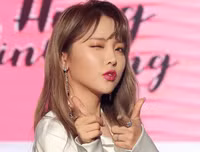 [ẢNH] Những hành động đẹp của nghệ sĩ Hàn Quốc trong đại dịch Covid-19