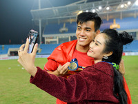 [ẢNH] Chân dung những bóng hồng xinh đẹp của các cầu thủ Việt Nam tham dự AFF Cup 2018