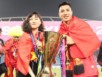 [ẢNH] Chân dung những bóng hồng xinh đẹp của các cầu thủ Việt Nam tham dự AFF Cup 2018