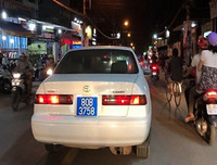 [ẢNH] Cần xử phạt nghiêm những trường hợp xe giả mạo ưu tiên