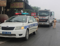 [ẢNH] Cần xử phạt nghiêm những trường hợp xe giả mạo ưu tiên