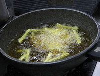 Thói quen nấu nướng gây ung thư 90% bà nội trợ Việt đều 