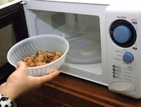 Thói quen nấu nướng gây ung thư 90% bà nội trợ Việt đều 