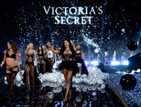 [ẢNH] Cận cảnh bộ nội y bằng đá quý có giá 1 triệu USD