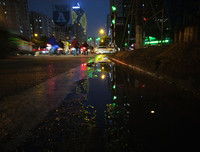 [ẢNH] Hà Nội mưa phùn, người dân di chuyển khó khăn trên hai tuyến đường dự kiến cấm xe máy