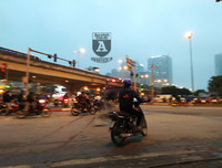 [ẢNH] Hà Nội mưa phùn, người dân di chuyển khó khăn trên hai tuyến đường dự kiến cấm xe máy