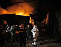 [Ảnh] Toàn cảnh hiện trường vụ cháy khủng khiếp ở bãi xe bồn chở xăng dầu - Nha Trang