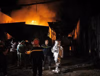 [Ảnh] Toàn cảnh hiện trường vụ cháy khủng khiếp ở bãi xe bồn chở xăng dầu - Nha Trang