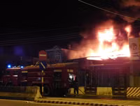 [Ảnh] Toàn cảnh hiện trường vụ cháy khủng khiếp ở bãi xe bồn chở xăng dầu - Nha Trang