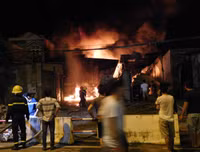 [Ảnh] Toàn cảnh hiện trường vụ cháy khủng khiếp ở bãi xe bồn chở xăng dầu - Nha Trang