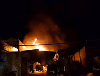 [Ảnh] Toàn cảnh hiện trường vụ cháy khủng khiếp ở bãi xe bồn chở xăng dầu - Nha Trang