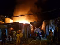 [Ảnh] Toàn cảnh hiện trường vụ cháy khủng khiếp ở bãi xe bồn chở xăng dầu - Nha Trang