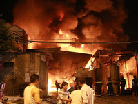 [Ảnh] Toàn cảnh hiện trường vụ cháy khủng khiếp ở bãi xe bồn chở xăng dầu - Nha Trang