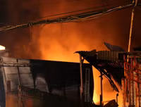 [Ảnh] Toàn cảnh hiện trường vụ cháy khủng khiếp ở bãi xe bồn chở xăng dầu - Nha Trang