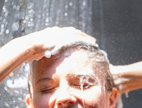 [ẢNH] Tại sao tắm khuya lại có thể gây đột tử và nhiều căn bệnh khác?